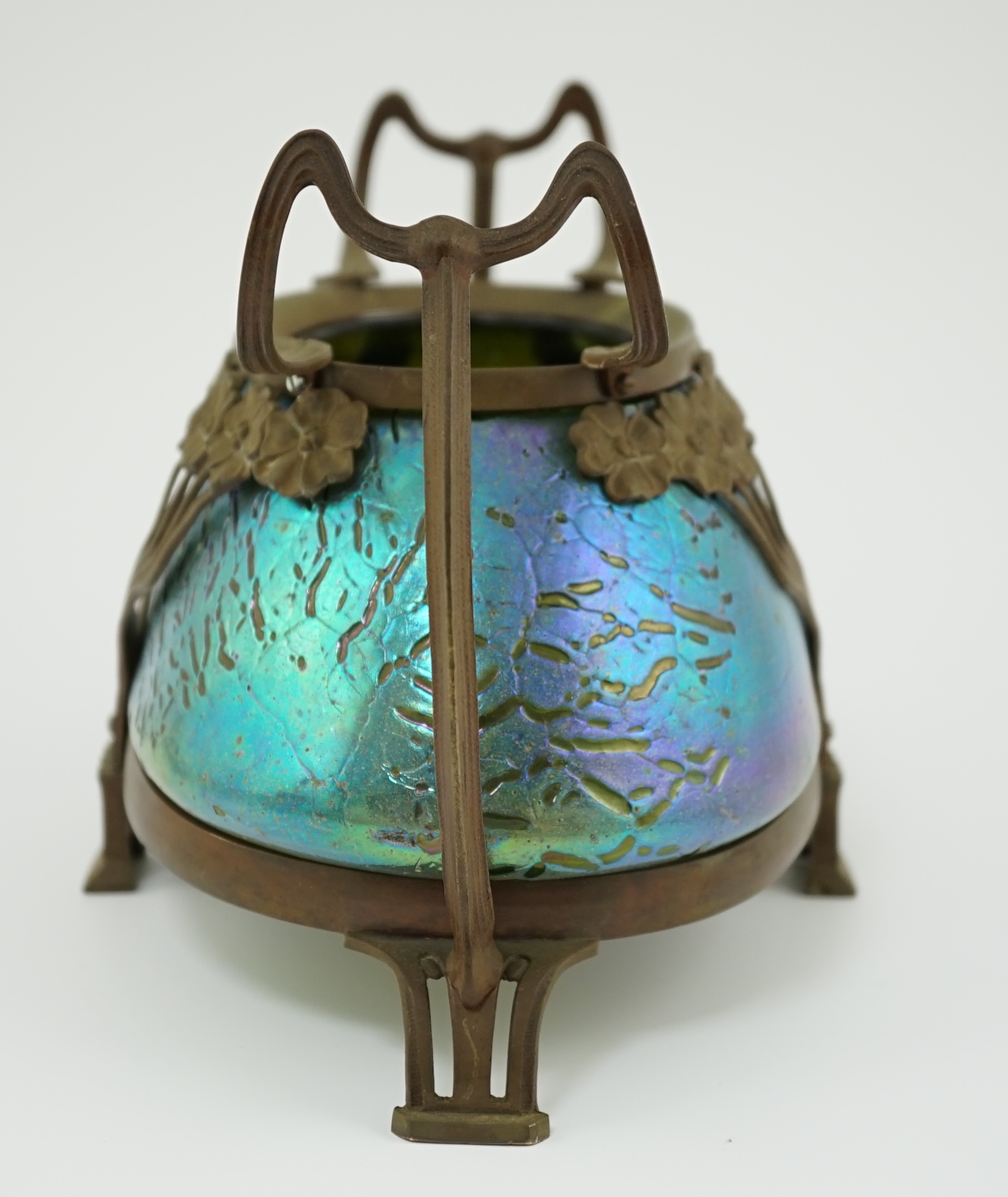 Attributed to Otto Thamm, for Fritz Heckert glassworks. An Art Nouveau (Jugendstil) iridescent glass and bronze mounted bowl, c.1900